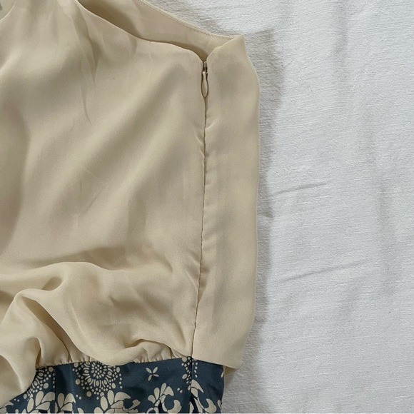 Greylin silk mini dress with adjustable straps. Delicate. Cream and Navy Size S - Picture 10 of 14